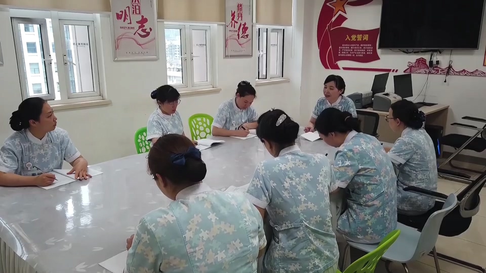 【新闻直通车】国际护士节 致敬白衣天使 | 护士长张明英：愿每个生命都能被温柔以待