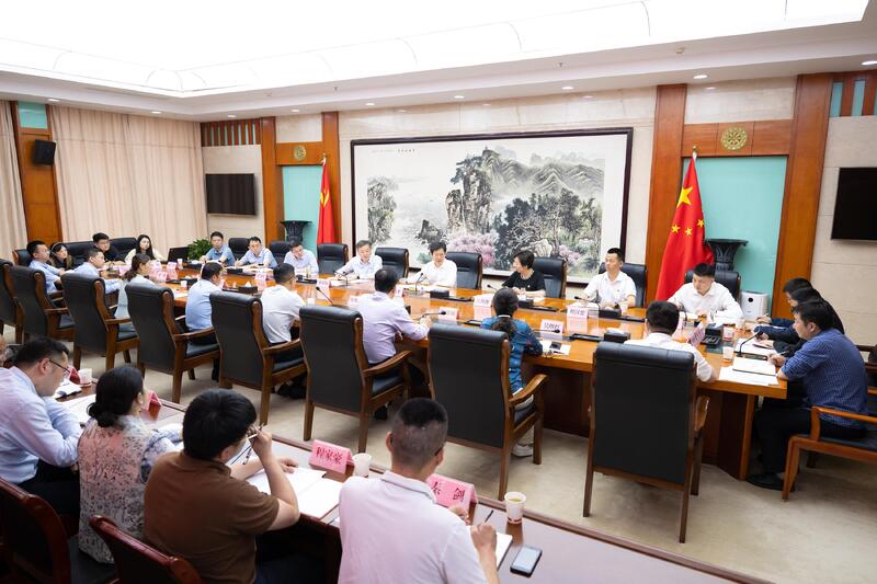 郄英才参加所在党支部主题党日活动