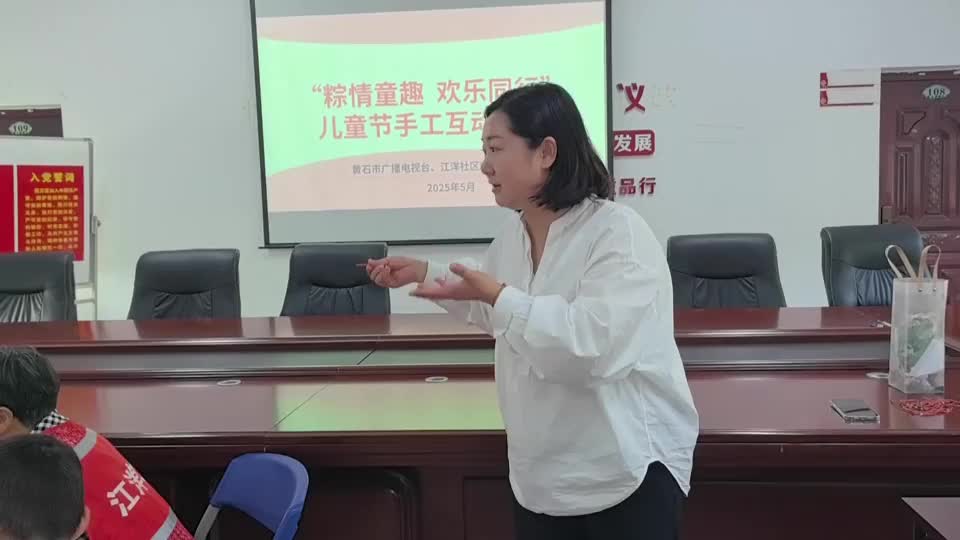【新闻直通车】我们的节日·端午节 | 戴五彩绳 做艾草锤 体验民俗魅力