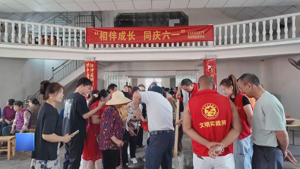 【新闻直通车】我们的节日·端午节 | 金海管理区：包粽子唠家常 热热闹闹过节