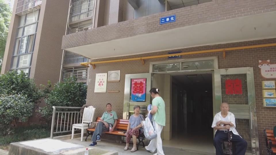【新聞直通車】從提議到通電僅3個(gè)月！充電樁“充”滿居民幸福感
