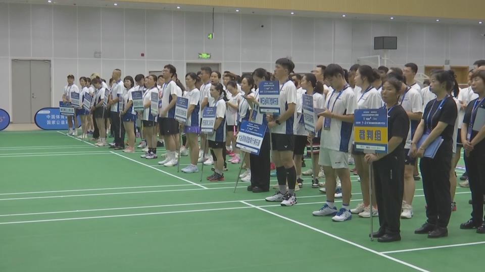 【新闻直通车】全民健身 | 谁“羽”争锋？省羽毛球大众联赛首站在黄挥拍开赛