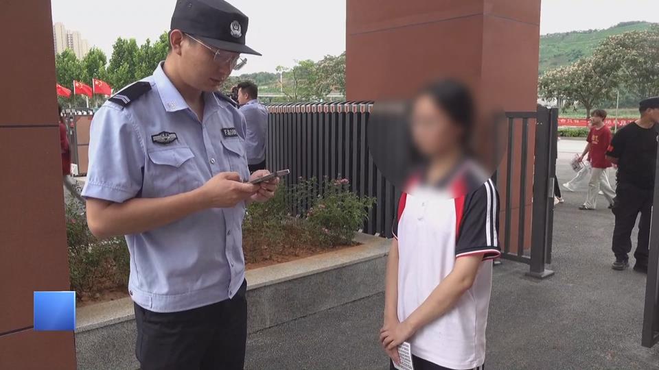 【新闻直通车】中考加油！| 考生遗失身份证 警方补办9分钟搞定