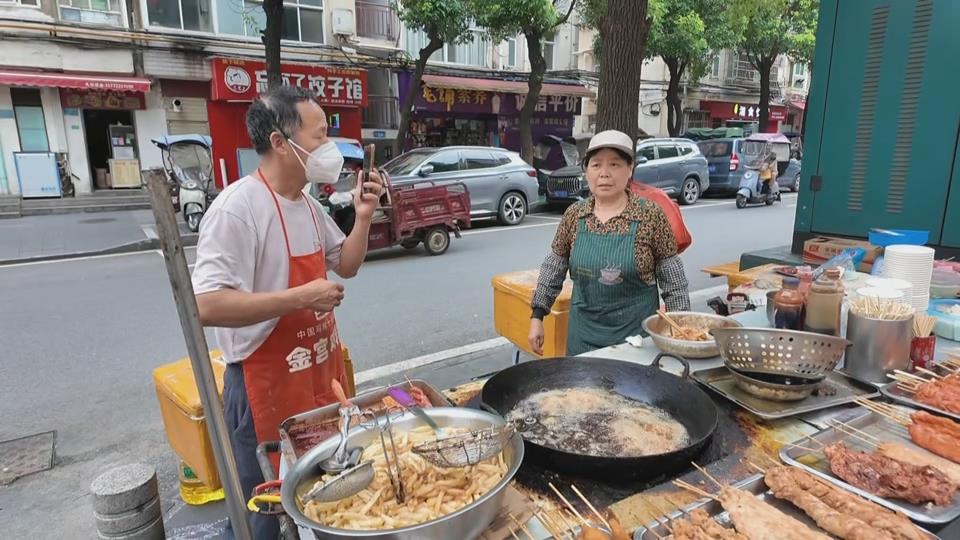 【新闻直通车】文明之光·点石成金·文明打卡计划 | 摊贩熊复初：不再“躲猫猫” 我们“安家”了