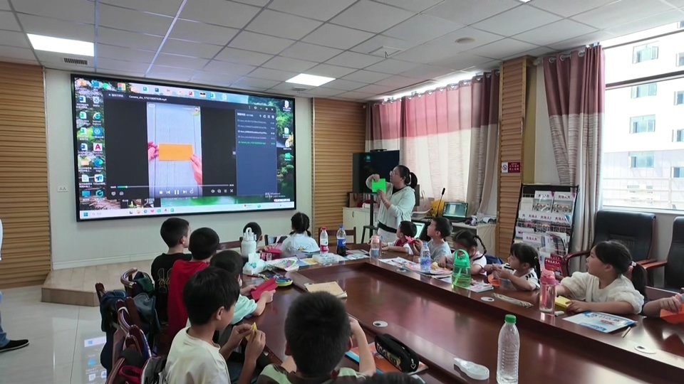 【新闻直通车】关爱保护未成年人健康成长 | 还地桥镇军山村：管学管吃 让家长省心放心