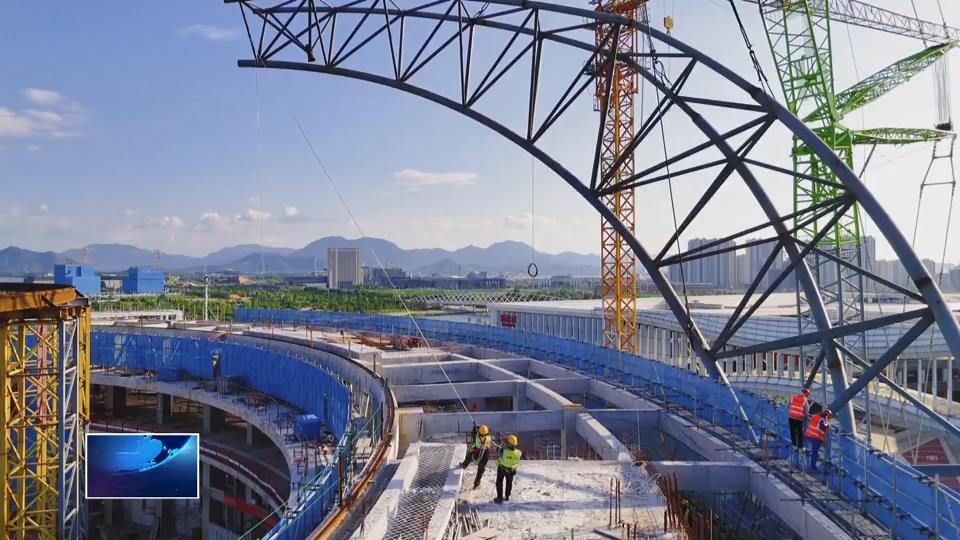 奮進(jìn)第一方陣 建功支點(diǎn)建設(shè)·“項(xiàng)”前沖 | 黃石國(guó)乒賽訓(xùn)一體館啟動(dòng)鋼結(jié)構(gòu)吊裝