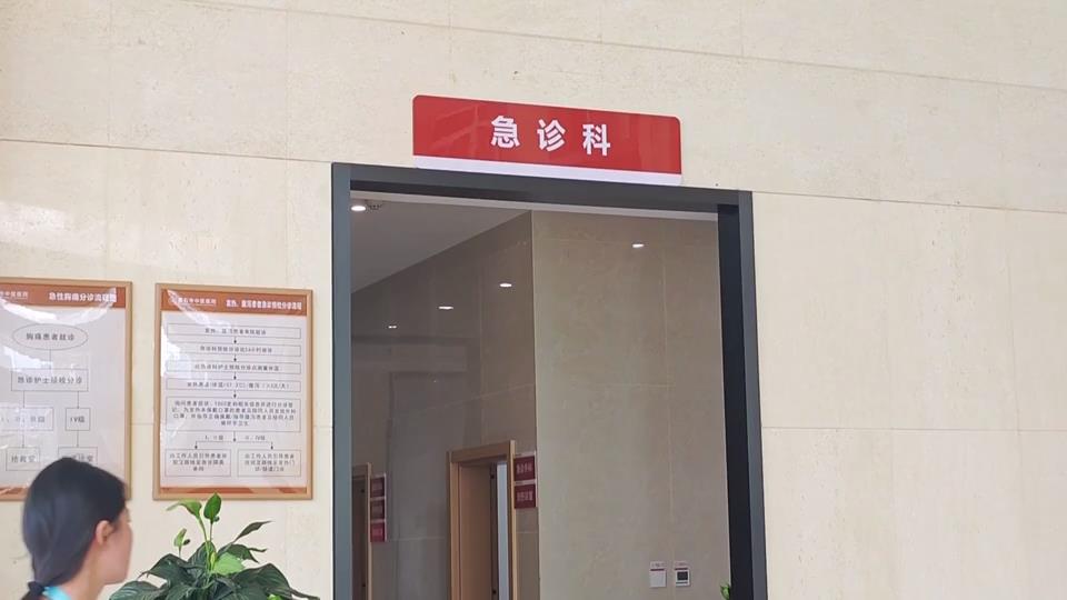 【新聞直通車】熱熱熱！高溫紅色預警！| 中暑了怎么辦？醫(yī)生這樣說