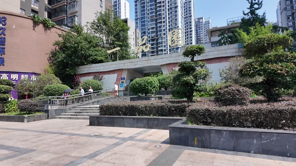 【新闻直通车】小兰帮忙 | 小区物业：空调机组“年事已高” 维修有难度