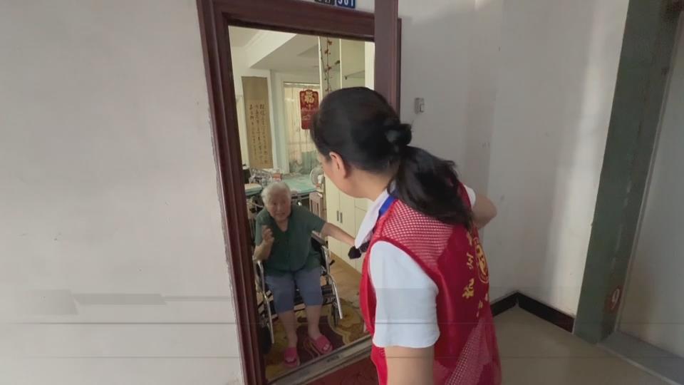 【新聞直通車】志愿者在行動 | 把平凡小事做成暖心大事 “楊紅們”讓社區(qū)“樂融融”