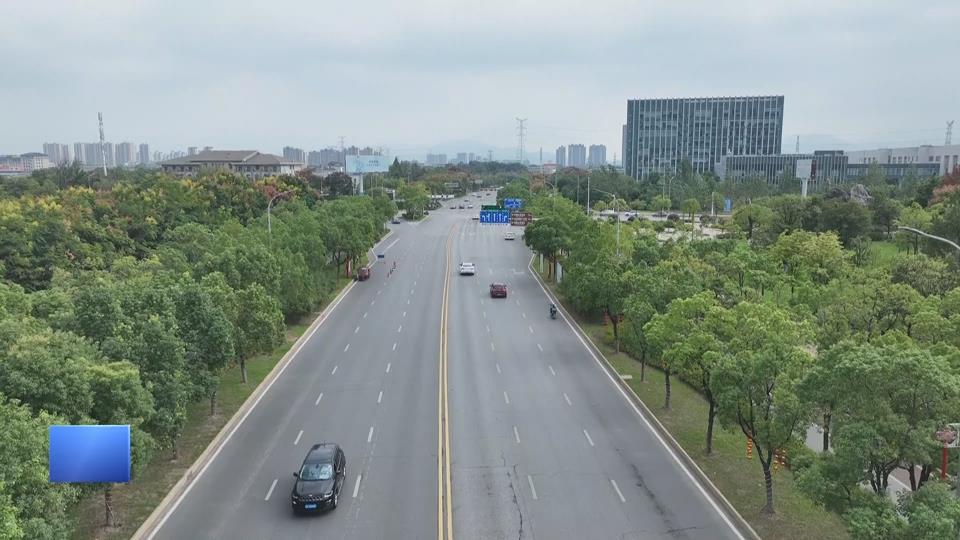 【新闻直通车】花开灯明迎国庆 | 满城尽带“中国红”