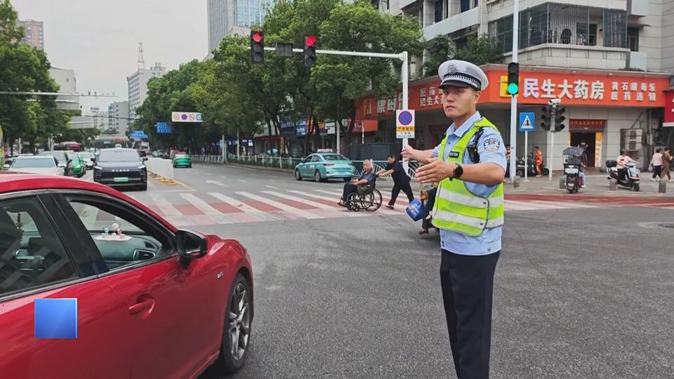 【新闻直通车】我是城市主人翁 | 交警陆承鹏：道路变宽敞 通行更顺畅