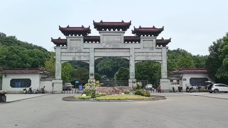 【新闻直通车】记者观察·公园场馆② | 团城山公园：地面有垃圾 公厕没水用