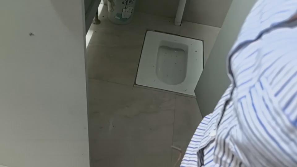 【新聞直通車】記者觀察·公園場館② | 人民廣場：女廁多個隔間被鎖 滅火器缺少零部件