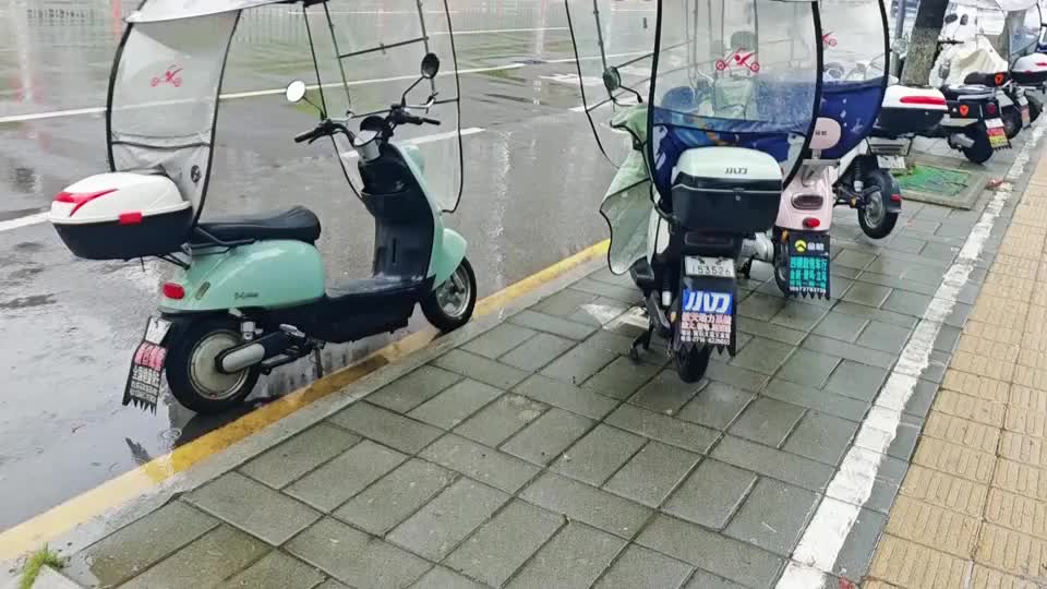 【新闻直通车】记者观察·校园周边② | 广州路小学门前：垃圾遍地堆 陋习随处见