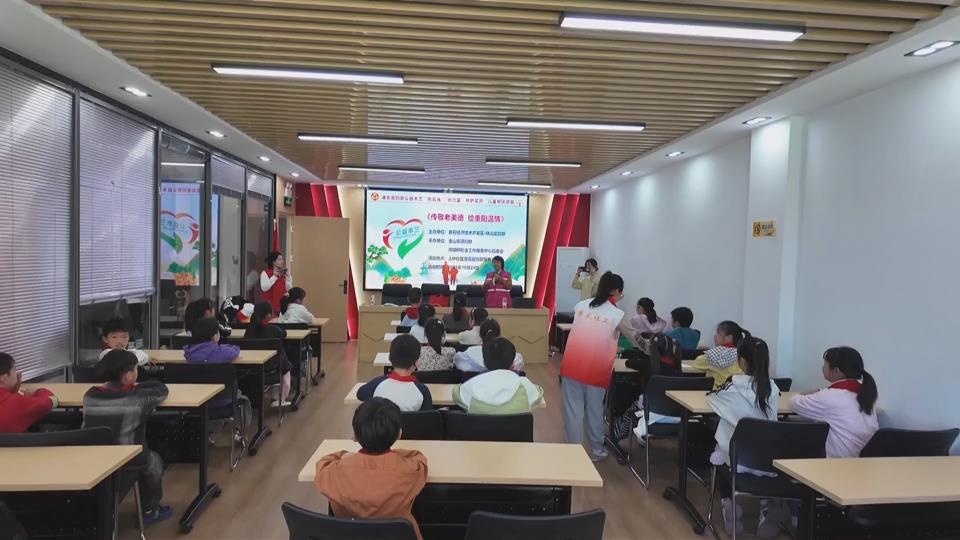 【新闻直通车】我们的节日·重阳节 | 童心暖！稚子送祝福 巧手传暖意