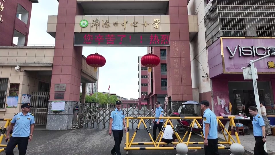 【新闻直通车】新港园区综合执法中心：柔性执法 护校园周边平安有序