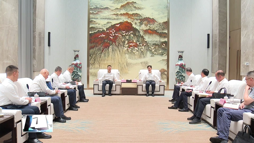 郄英才与中国石油天然气销售湖北公司陈晓辉一行座谈