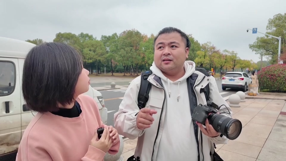 【新闻直通车】苏黄一家亲 | “胡子哥”王振宇：每报道一次“苏超”就像走了一场亲戚