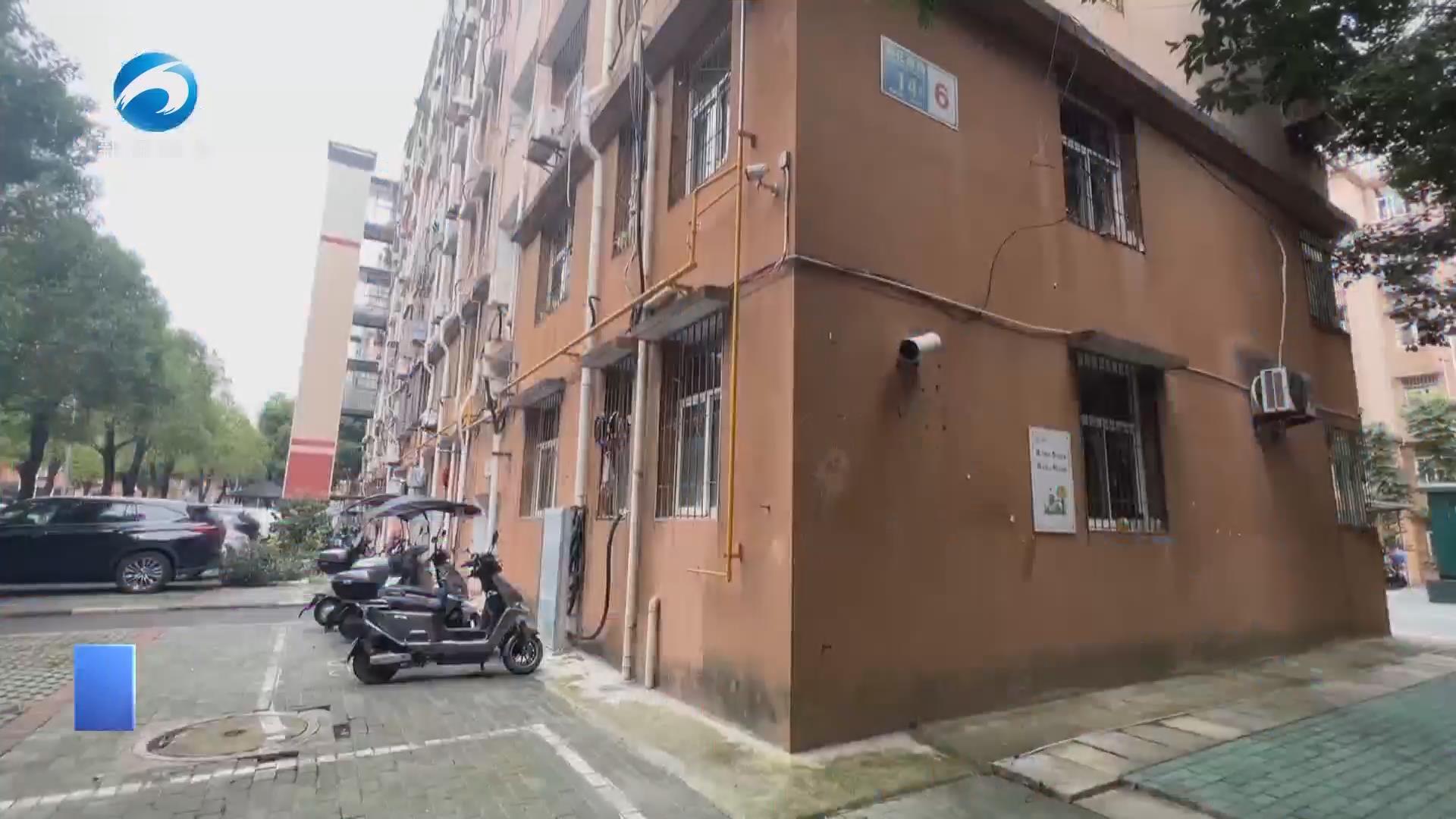 【新闻直通车】记者暗访：小区公共区域“毛病”多（二）