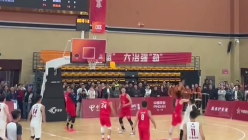 【新闻直通车】2025湖北省全国百强县篮球联赛 | 球进哨响 3分绝杀！ 大冶队以1分胜出