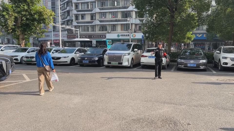 【新闻直通车】记者暗访：这些细节“拖后腿” 影响就医环境