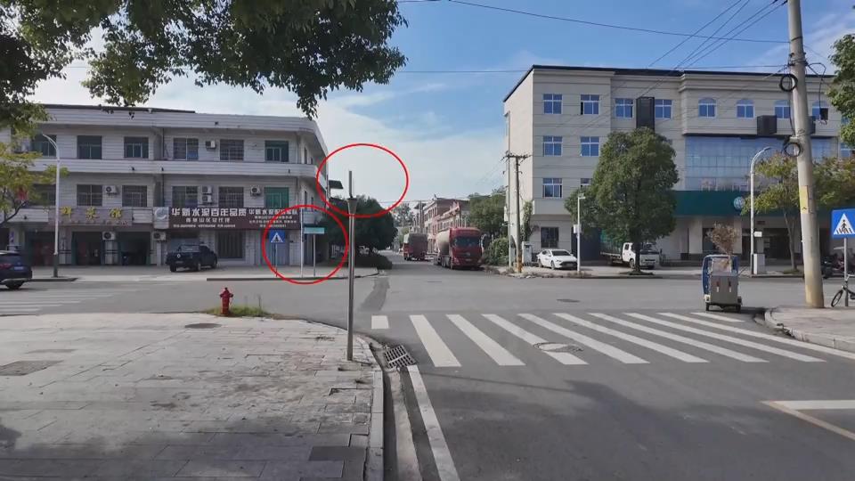 【新闻直通车】你打6363110 我来帮你跑腿 | 路牌指向“南北不一” 让人找不着“北”