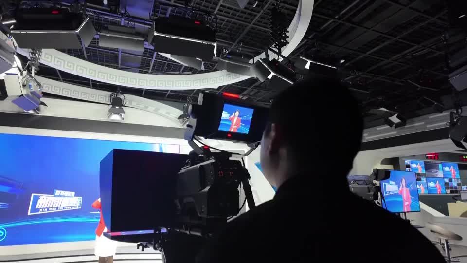 【新闻直通车】记者节·我们的故事 | 中坚力量——乘融合之风 踏转型浪潮