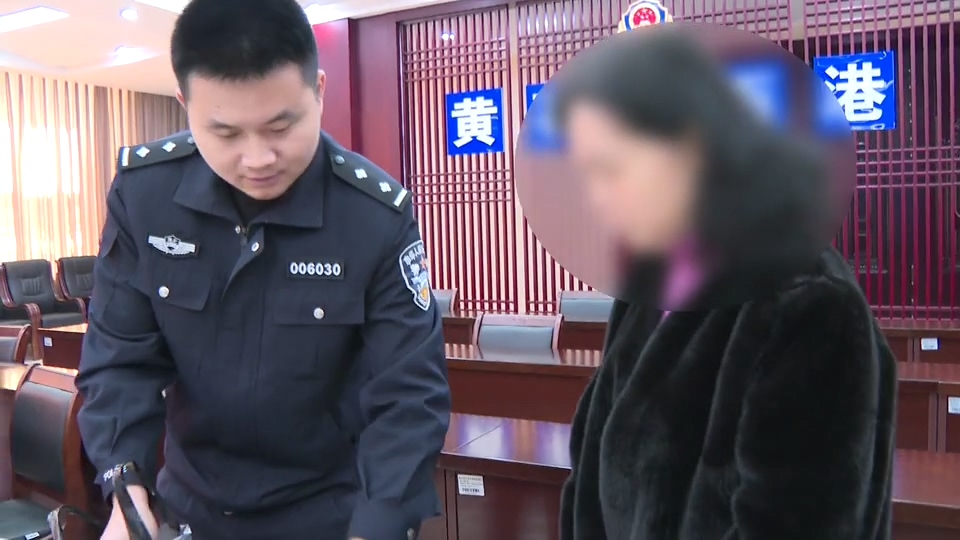 【新闻直通车】诚信黄石 你我共建·曝光失信案例 | 单身女子被骗子盯上 “车手”上门取现10万元