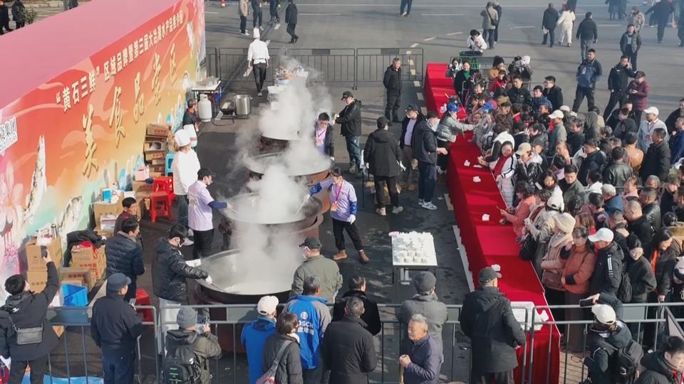 【新闻直通车】一湖碧水映蓝天 点石成金鱼跃欢 | 黄石三鲜！现做现尝 鲜爽滋味“太上头”