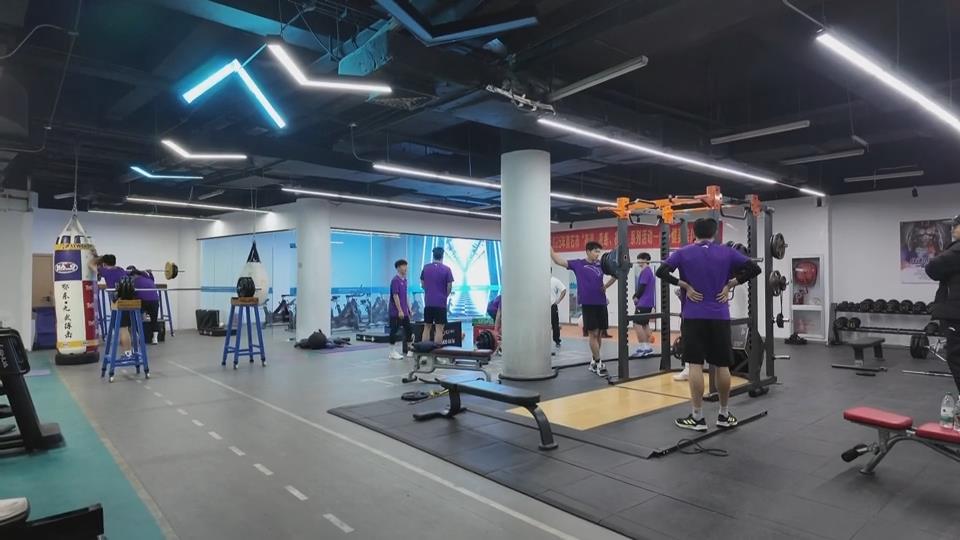 【新闻直通车】全国男子排球超级联赛黄石赛区比赛 | 黄石东楚男排有位“硬拉哥”