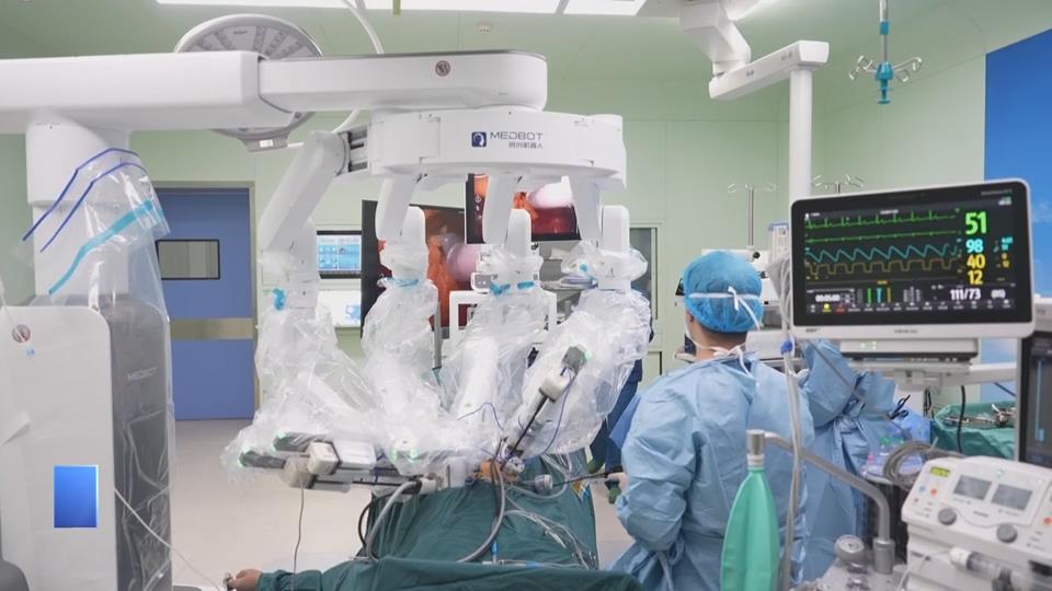 【新闻直通车】市中心医院“学科行” | 泌尿外科：机器人、3D眼“上阵” 手术更精准 术后好得快