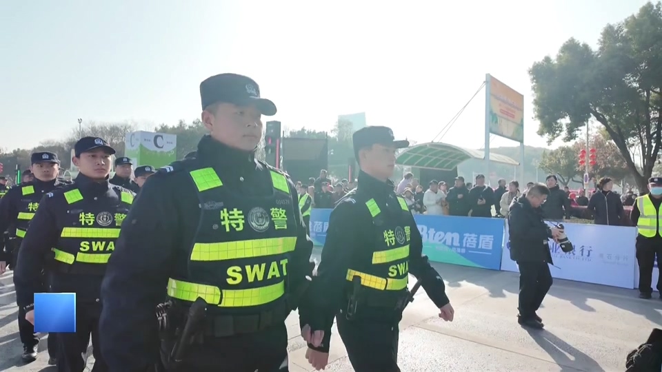 【新闻直通车】2025黄石半程马拉松 | 一路“陪跑”！公安民警护平安 城管环卫净赛道