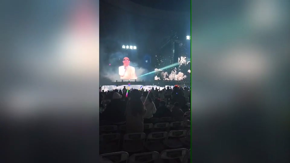 【新闻直通车】黄石东楚群星演唱会第三季 | 超燃！四大唱将引爆全场 万人激情大合唱