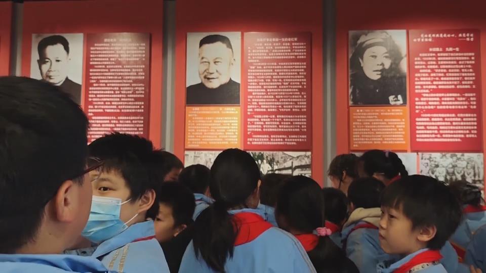 【新闻直通车】关爱保护未成年人健康成长 | “红军楼”里听故事 红色薪火代代传