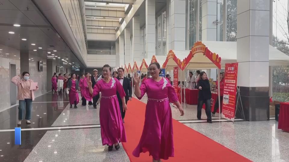 【新闻直通车】黄石中老年春晚 | 从舞台到红毯 走出“明星范儿”