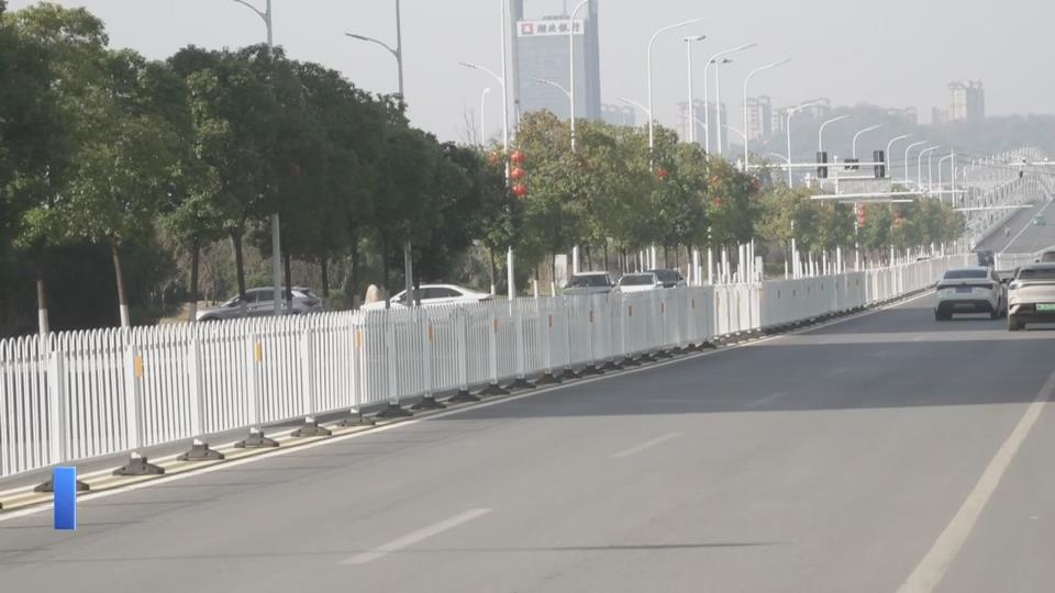 【新闻直通车】小兰帮忙 | 滨湖社区：20%入住率卡住业主通行路