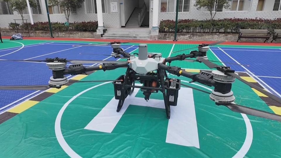 【新闻直通车】25分钟跨两山 山村物流用上了快递无人机