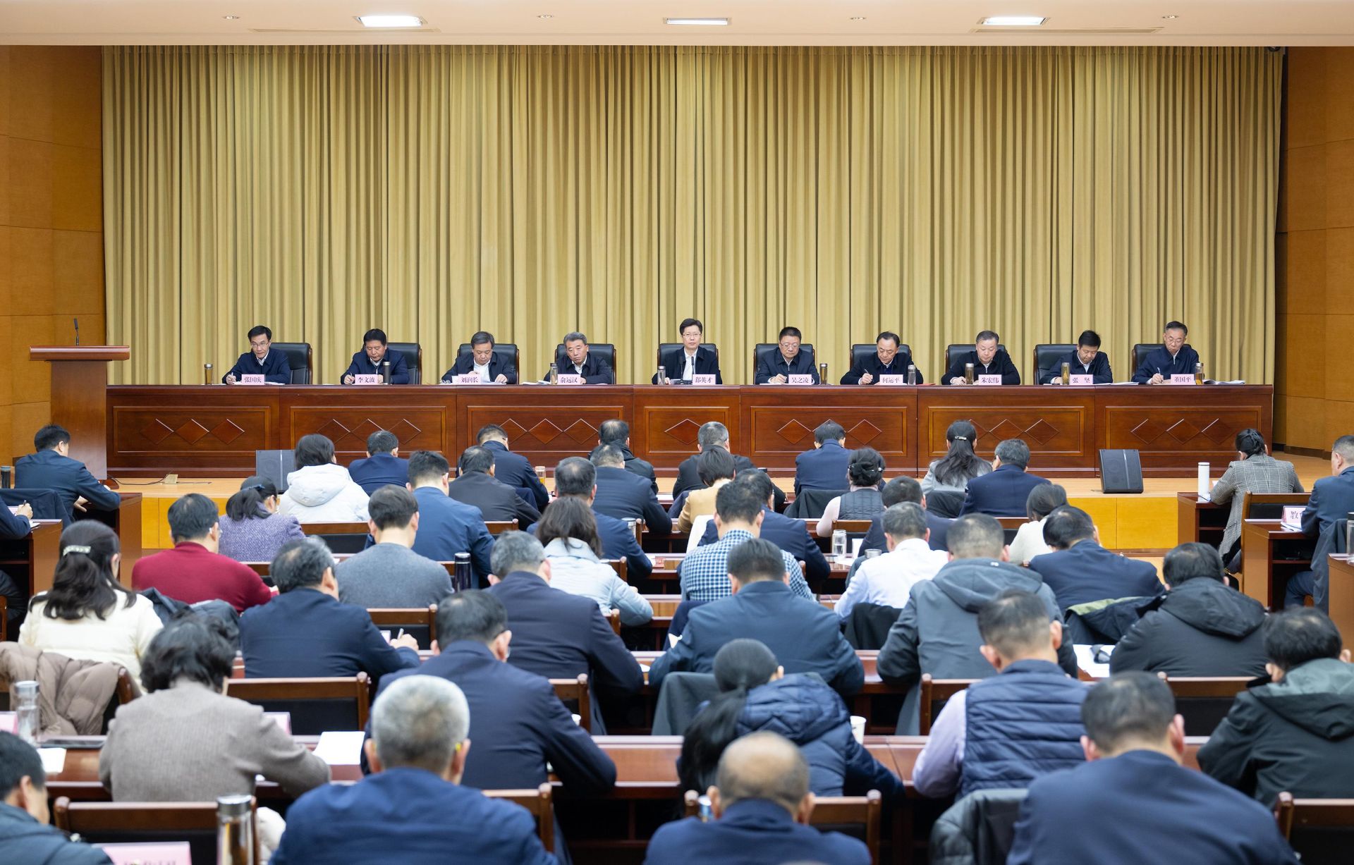 郄英才主持召开市委常委会（扩大）会议暨2025年度黄石市县（市、区）和市直单位“一把手”述责述廉会议