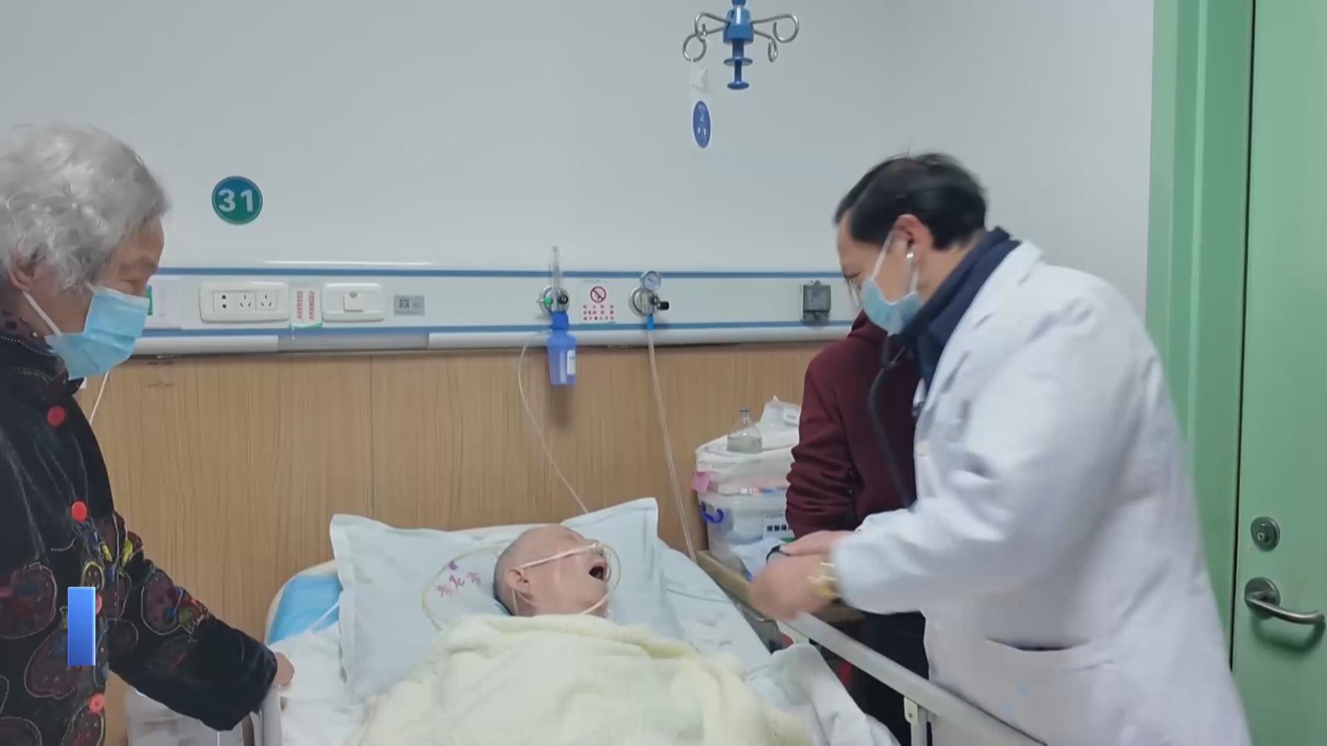 【新闻直通车】迎寒而上 | 医生提醒：天冷地滑 老年人更要注意保暖减少外出