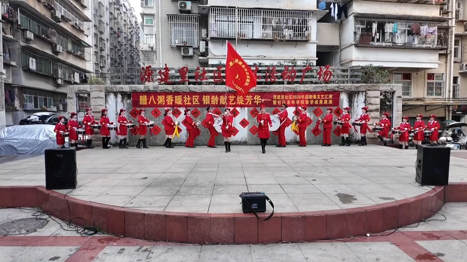 【新闻直通车】岁寒粥香 人间至暖 | 源建里社区：腊八好“粥”到 春联送福来