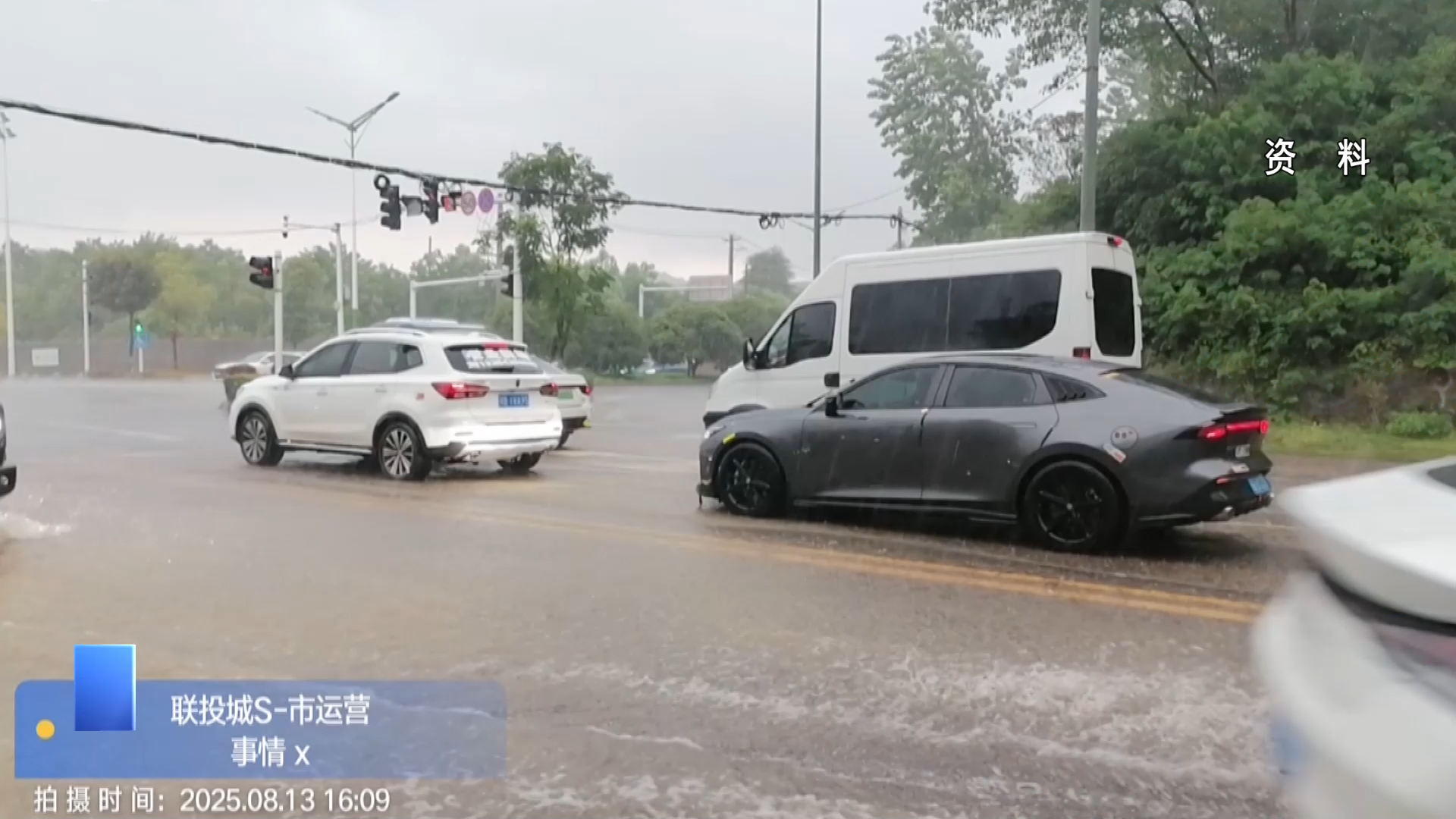 【新闻直通车】道路排水系统升级改造 让这一路口不再堵