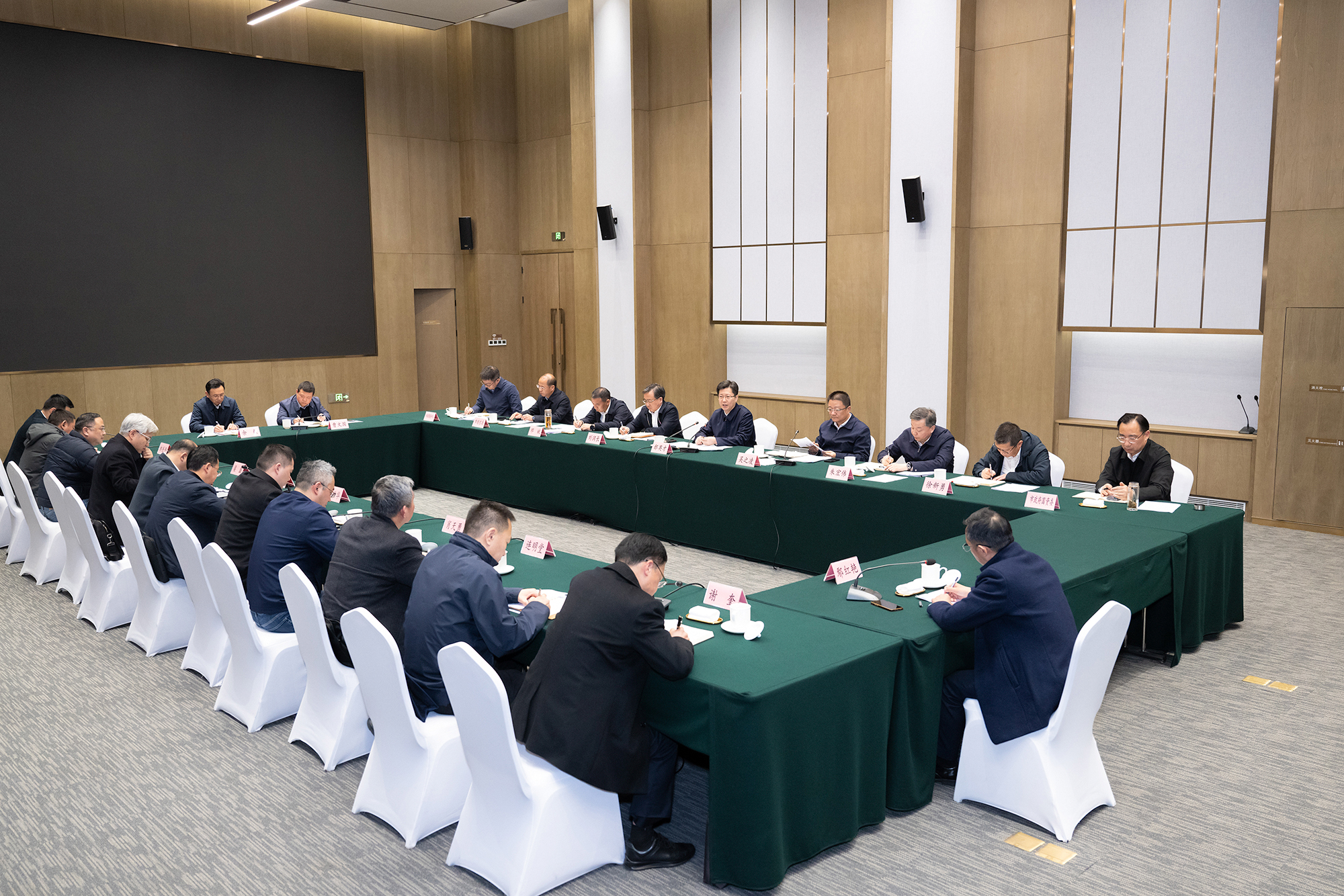 郄英才主持召開國(guó)有企業(yè)負(fù)責(zé)人座談會(huì)