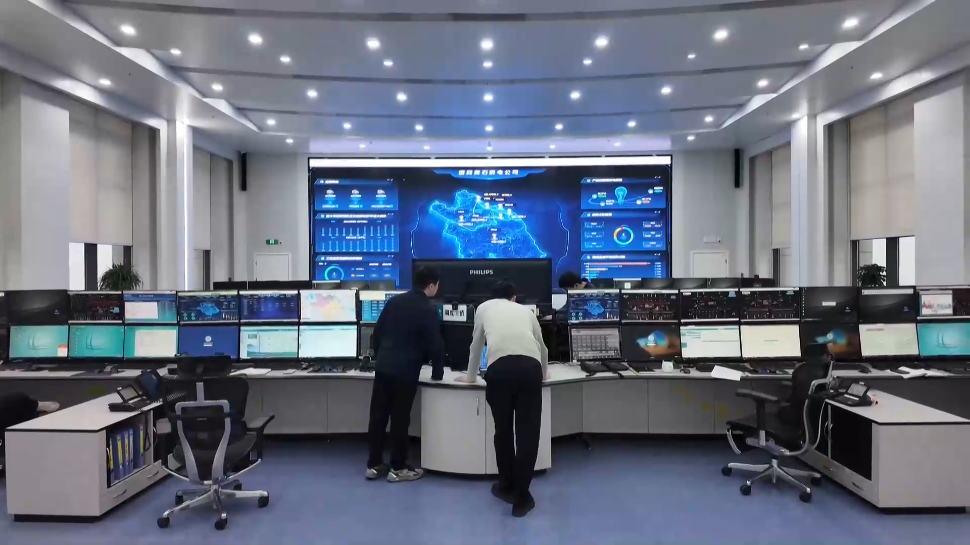 【新闻直通车】电力人：24小时待命 守护万家灯火