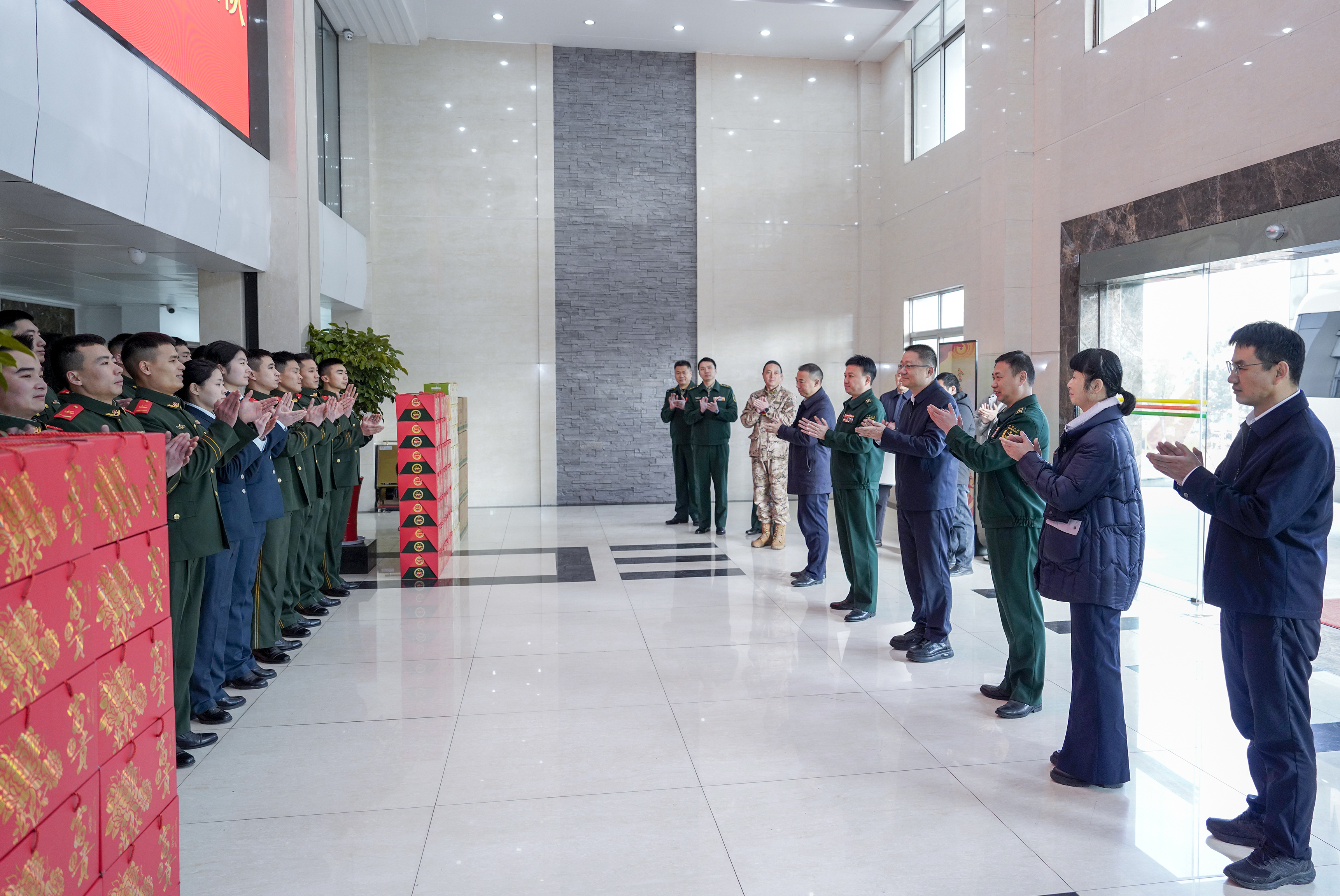 走访慰问贺新春 真情关怀暖人心