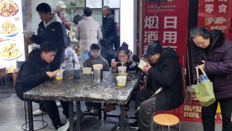 【新闻直通车】向新的一年出发 | 过早！早餐里的“烟火气”