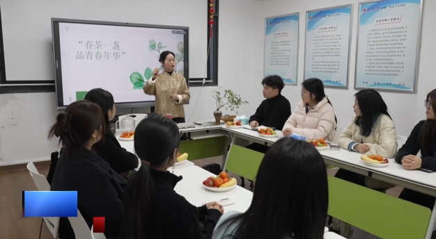 【新聞直通車】學習雷鋒好榜樣 | 湖北理工“美工坊”：踐行公益 播撒美育種子