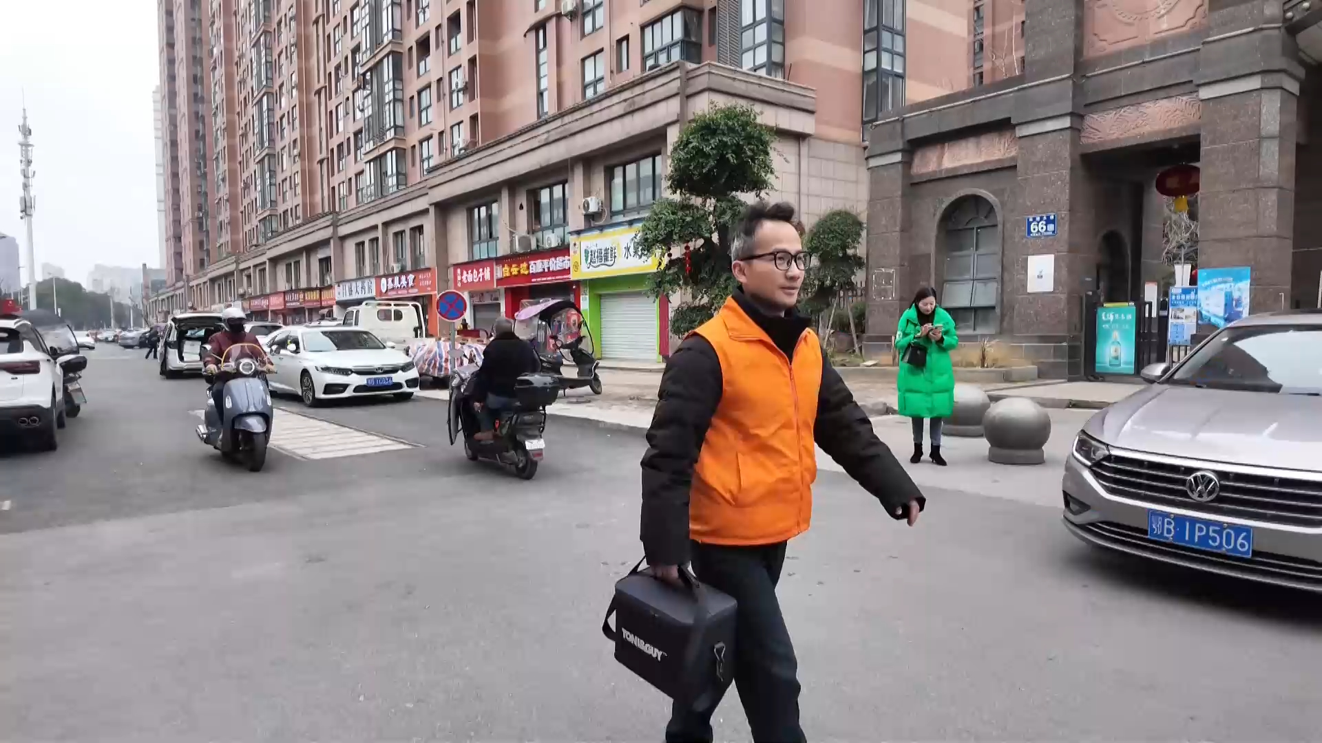 【新闻直通车】志愿者张璞：爱心义剪 温暖从“头”开始