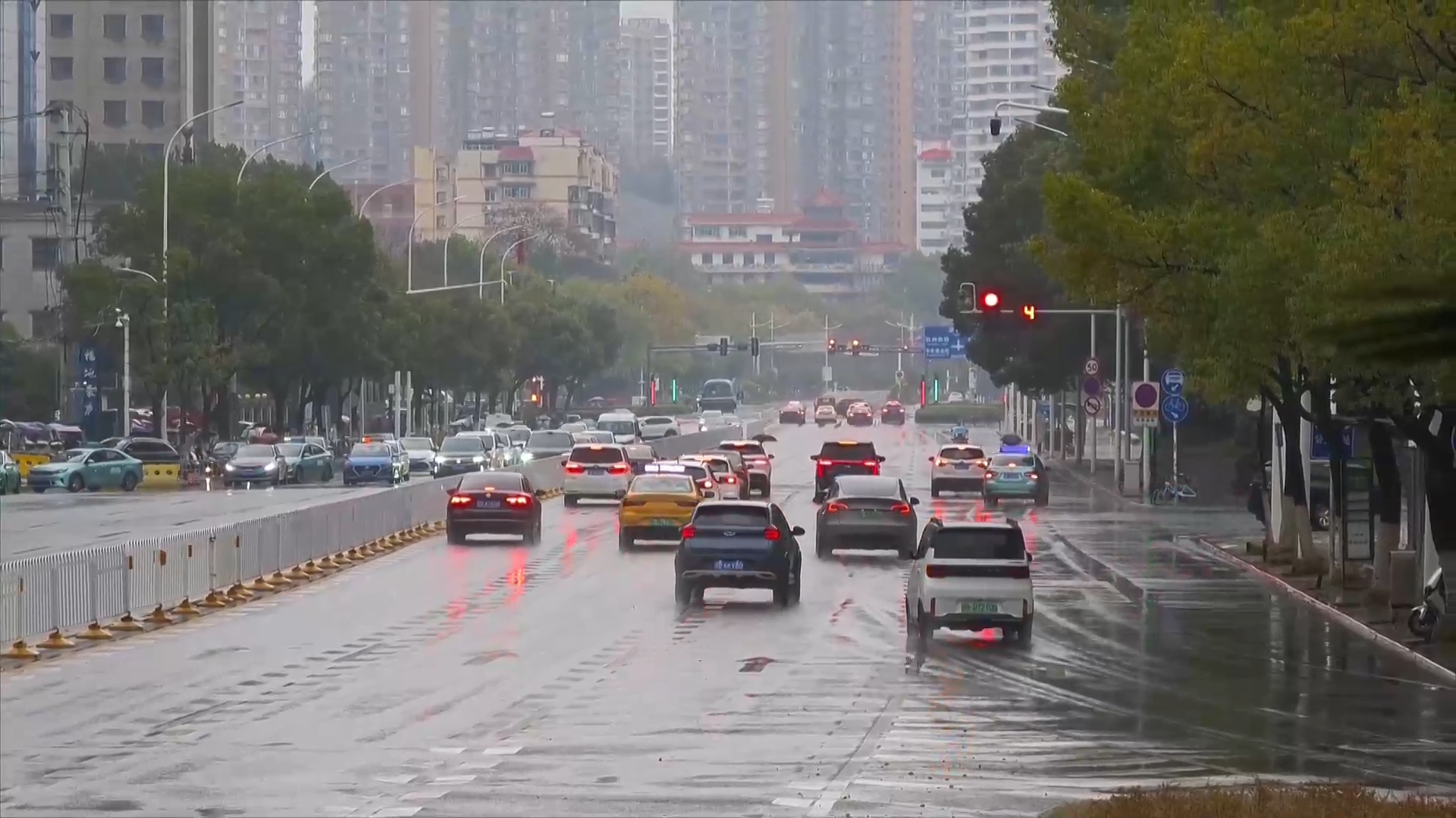 【新闻直通车】周末短暂放晴 下周依旧“雨雨雨”