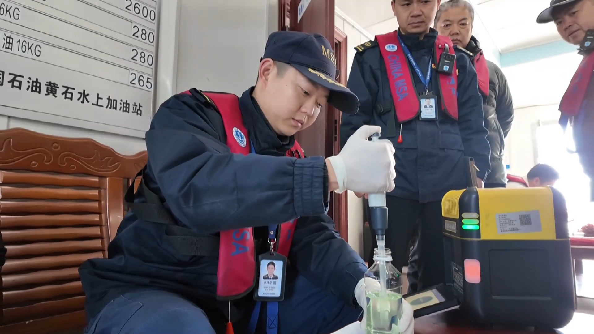 【新闻直通车】低硫排放+价格不涨+90秒快检 三链协同护长江生态