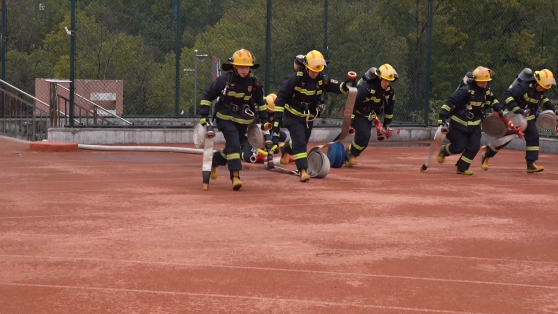 【新聞直通車】你好，新學(xué)期 | 消防叔叔真厲害！自救知識(shí)學(xué)到了